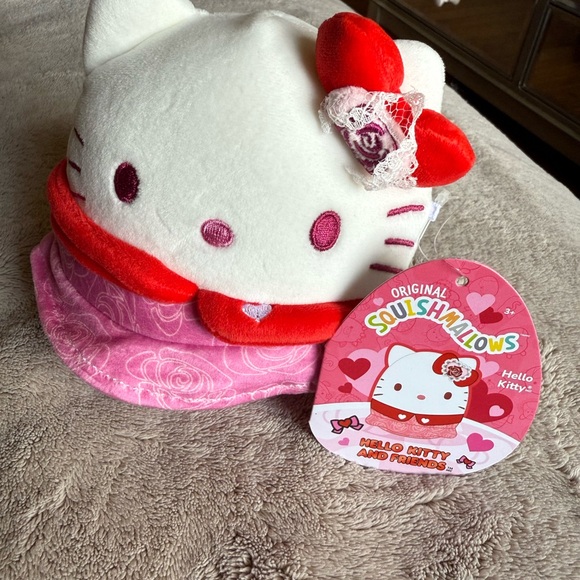 Hello Kitty Squishmallow - Picture 2 of 3